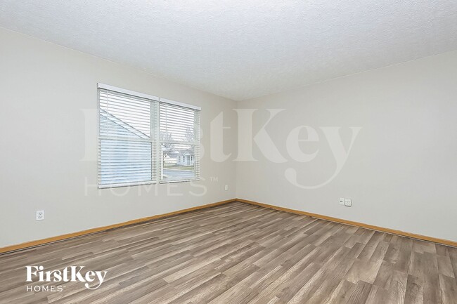 Foto del edificio - 9186 Drum Pl