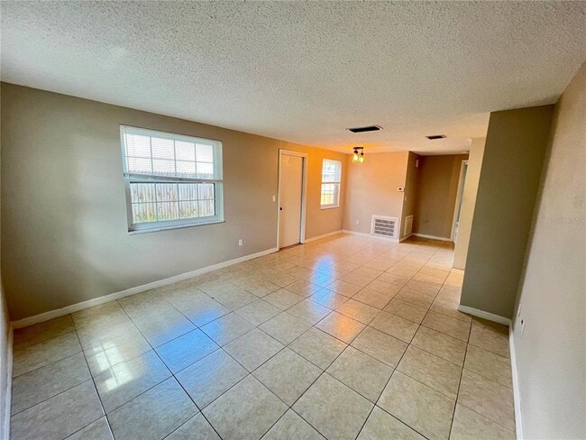 Building Photo - 414 Live Oak Ln