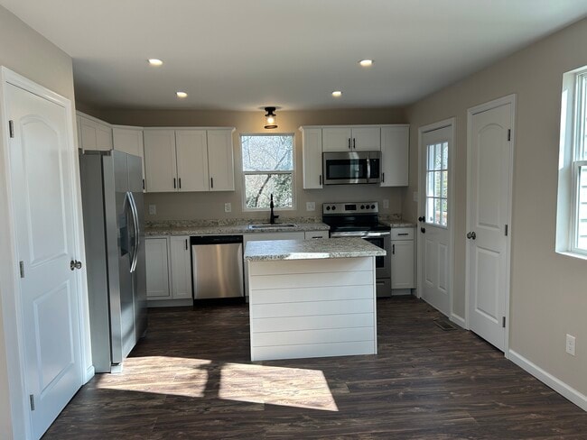 Kitchen - 612 Hillview Rd
