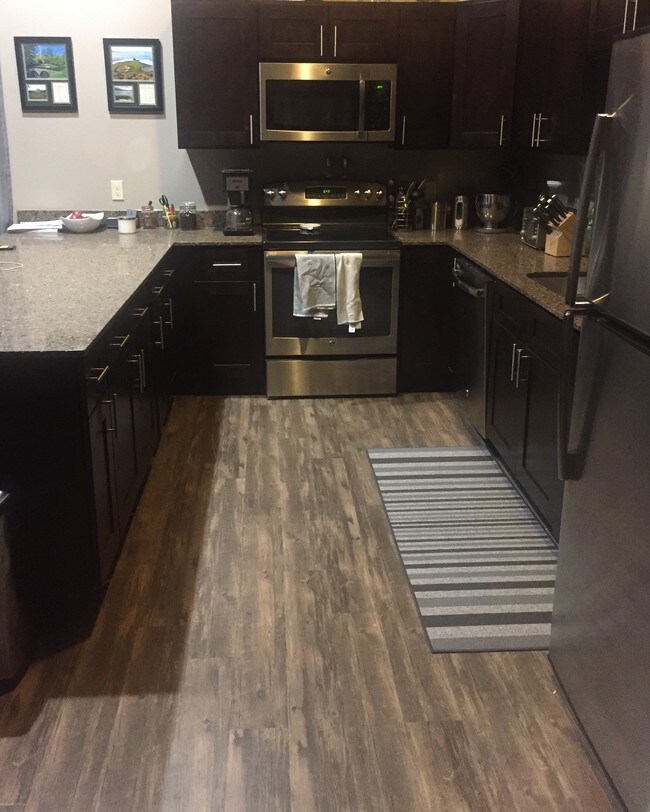 629 S Riverside Dr Unit 100, Iowa City, IA 52246 Apartment for Rent