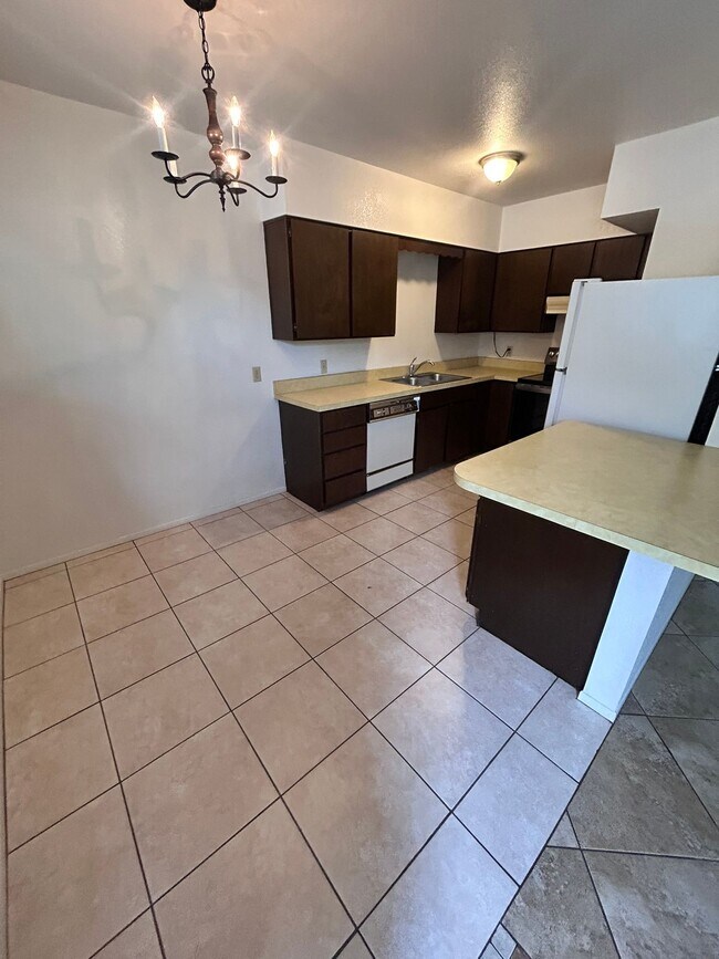 Building Photo - 2 bedroom 1 bath unit with laundry room, enclosed yard and carport.