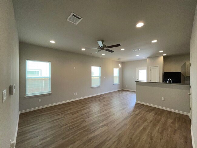 Building Photo - 117 Peruna Dr