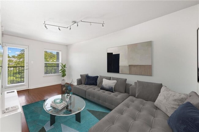 Foto del edificio - AVAILABLE NOW: 1 BR / 1 BA - Heart of Soco - SS Appliances - Minutes from DT