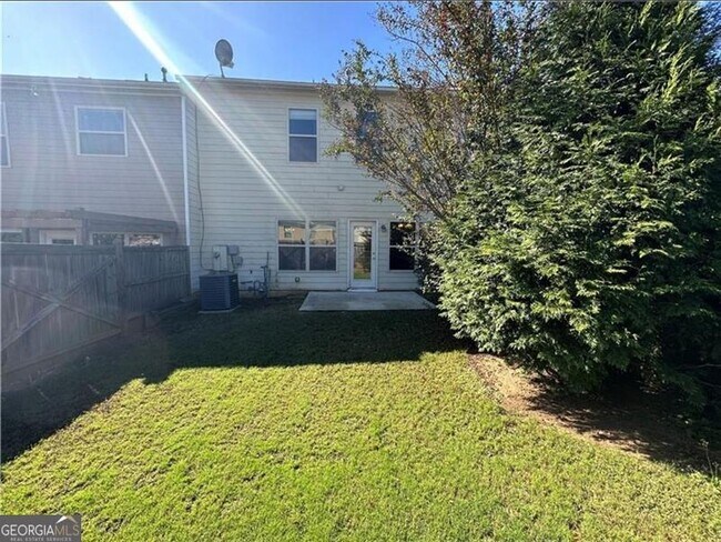 Foto del edificio - 6125 Crested Moss Dr