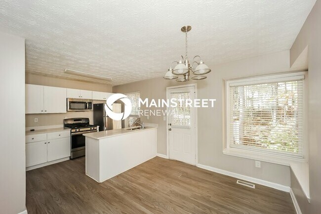 Building Photo - 3 Bedroom Pet-Friendly Home in Union City, GA with Main Street Renewal