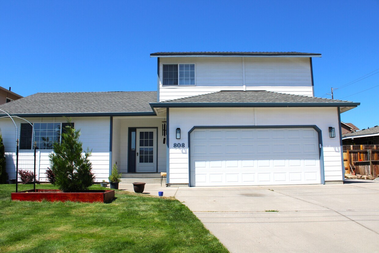 Foto principal - 808 Poplar Ave