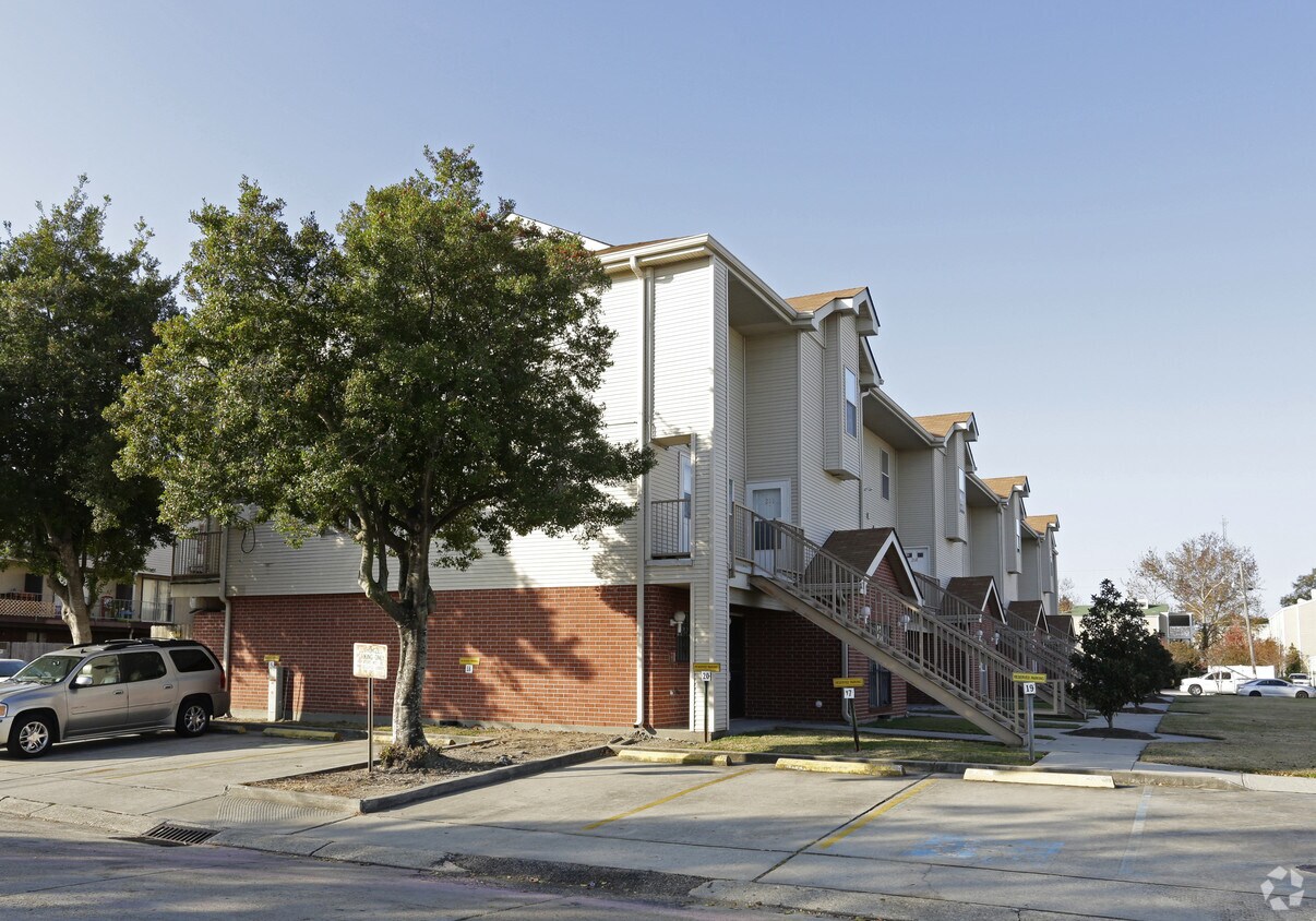 Primary Photo - Woodridge Condominiums