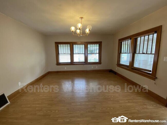 Building Photo - 909 Arthur Ave