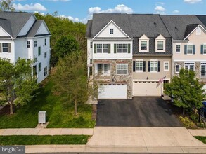 Building Photo - 14160 Catbird Dr