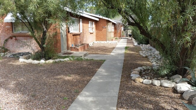 Triplex middle unit - 528 N Olsen Ave