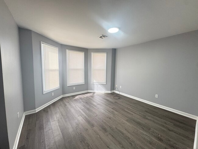 Building Photo - 53 Stevens St