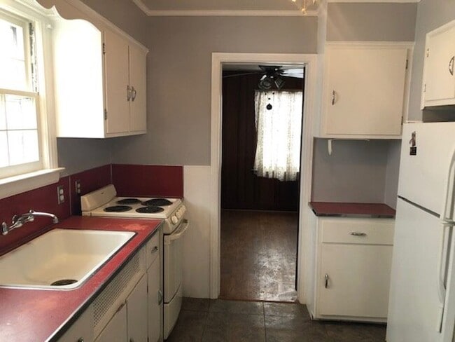 Foto del edificio - Great 4 Bedroom Home In Harper Woods