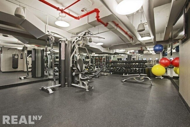 Foto del edificio - 222 E 39th St