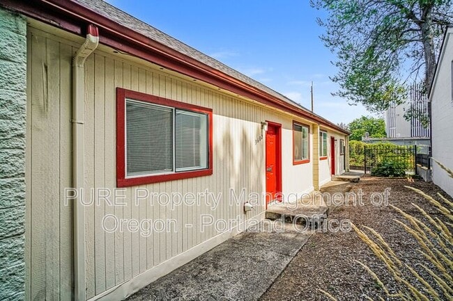 Building Photo - 3602 N Gantenbein Ave