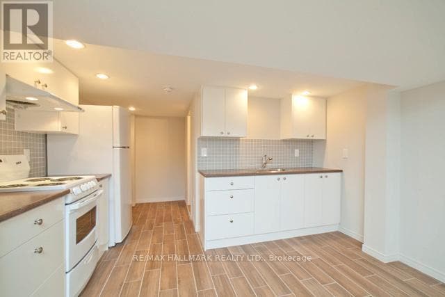 Building Photo - 102 Robinson Ave