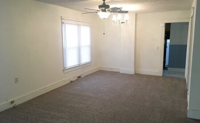 Foto del edificio - ** NEW CARPET **  NEWLY REMODELED BATHROOM **