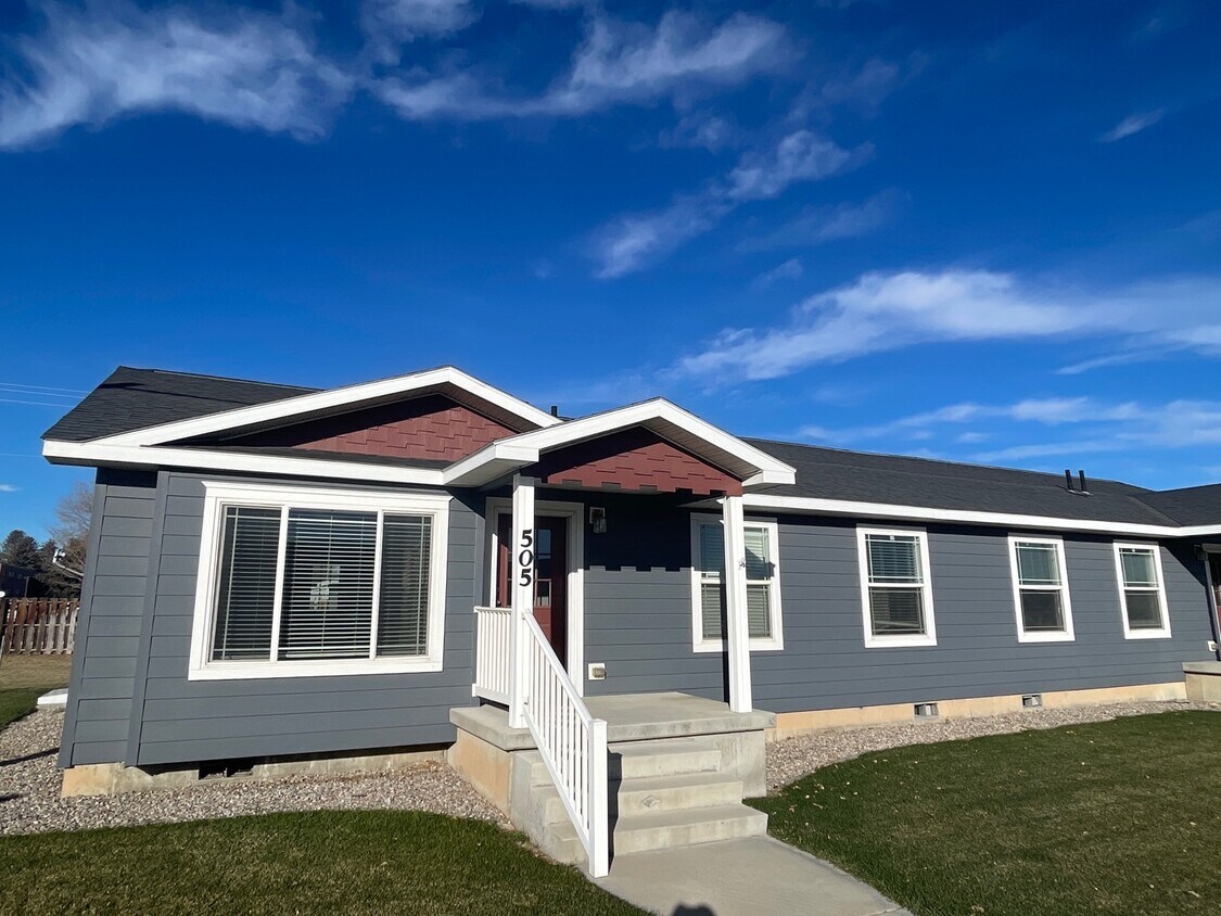 505 Cottonwood Ln, Lander, WY 82520 House Rental in Lander, WY