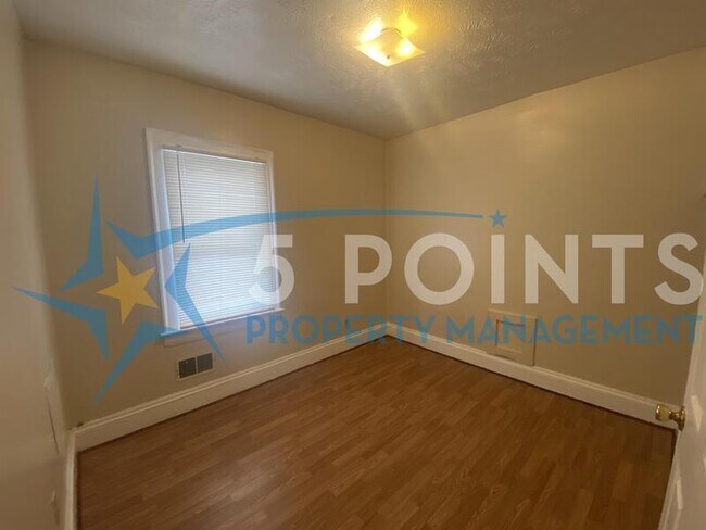 Building Photo - 3571 E 108th St
