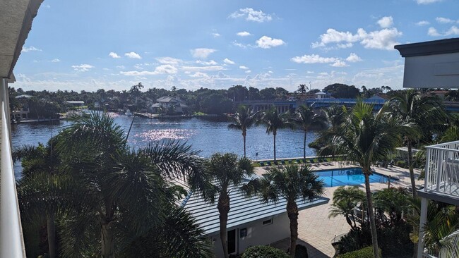 Foto del edificio - 646 Snug Harbor Dr