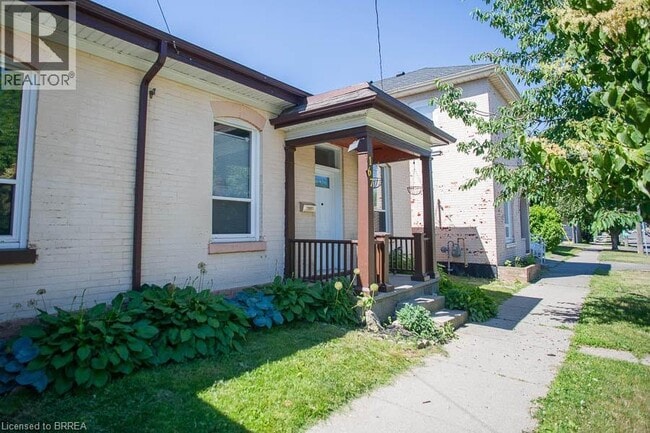 Building Photo - 167 Nelson St