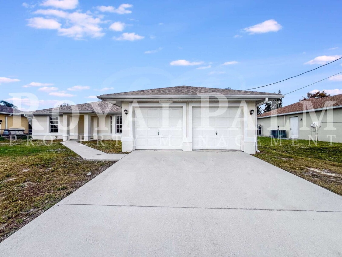 New Year, New House? 3BR/2BA Lehigh Acres Home with Garage, Lawn Care, and Big Main Character Energy - New Year, New House? 3BR/2BA Lehigh Acres Home with Garage, Lawn Care, and Big Main Character Energy