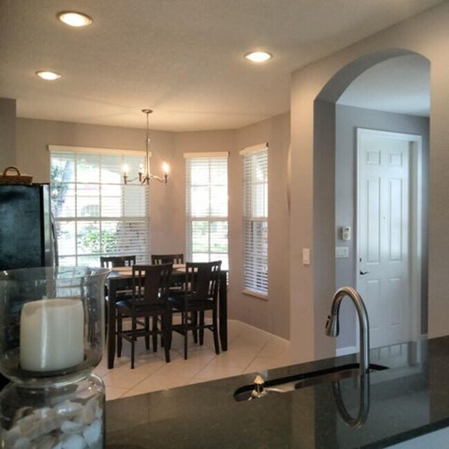 Foto del edificio - 647 Castle Dr