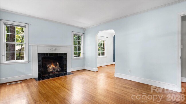 Building Photo - 2126 Arnold Dr