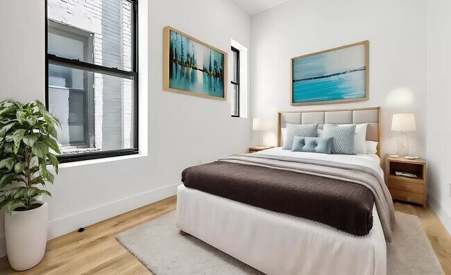 Building Photo - 314 W 51st St