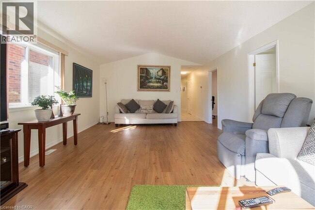 Photo du bâtiment - 72 Brookheath Ln