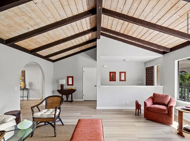 Foto del edificio - FOR RENT