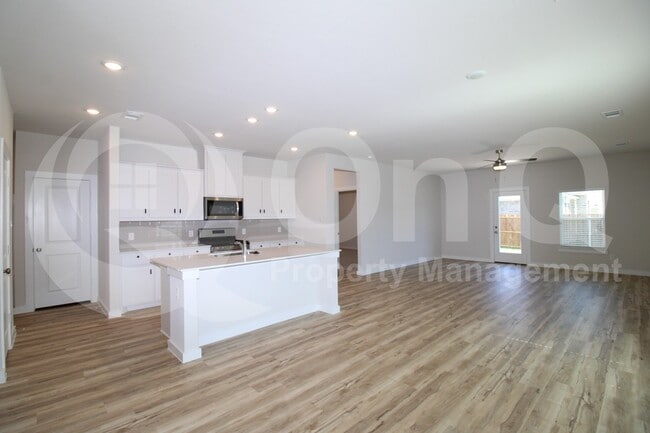 Building Photo - 330 Fire Rock Dr