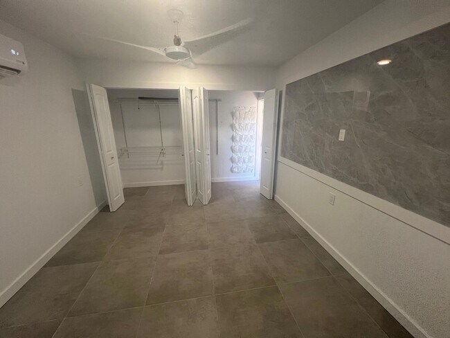 Foto del edificio - 1244 W 27th St