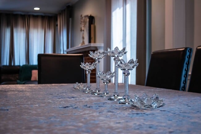 Foto del edificio - Gorgeous 4-Bed 2-Bath in Beaver Hills