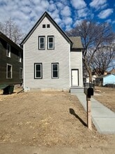 Building Photo - 914 7th Ave