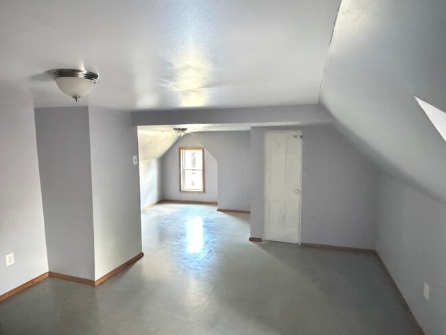 Building Photo - 224 7th St