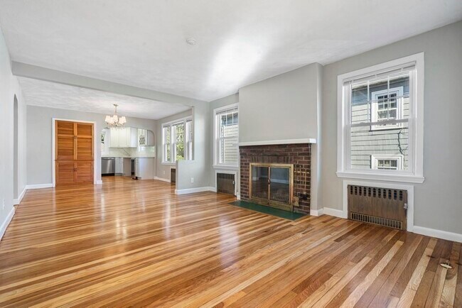 Foto del edificio - 11 Bridgham Ave