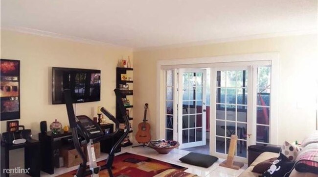 Building Photo - 3095 N Oakland Forest Dr