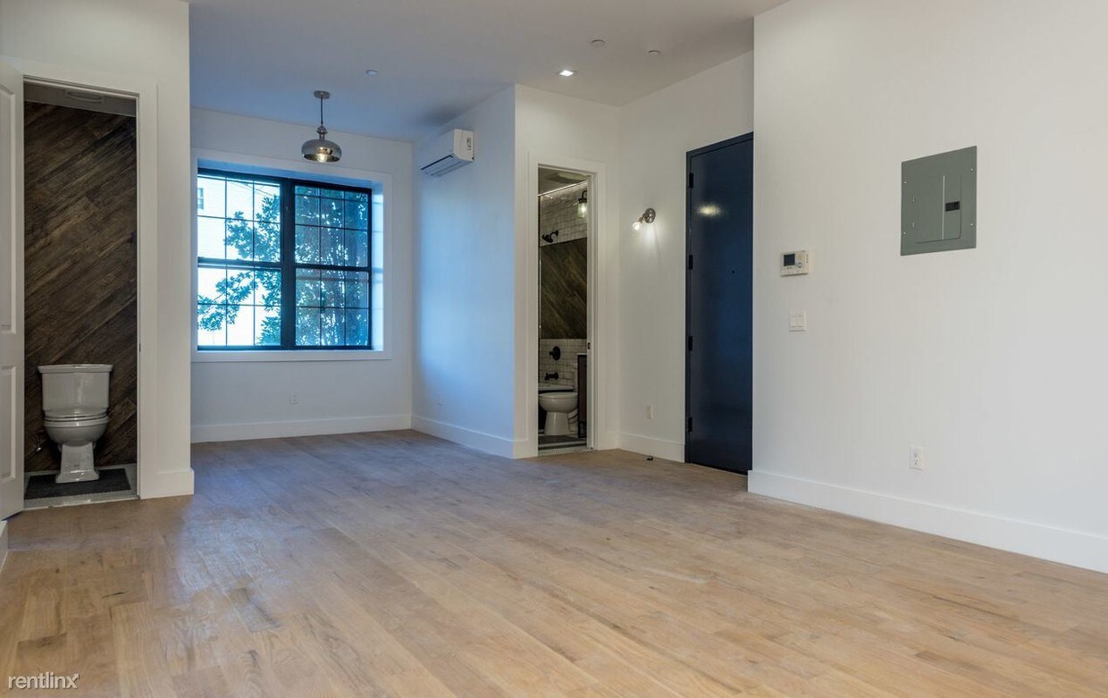 Building Photo - 3 br, 1.5 bath Apartment - 199 Montrose Ave