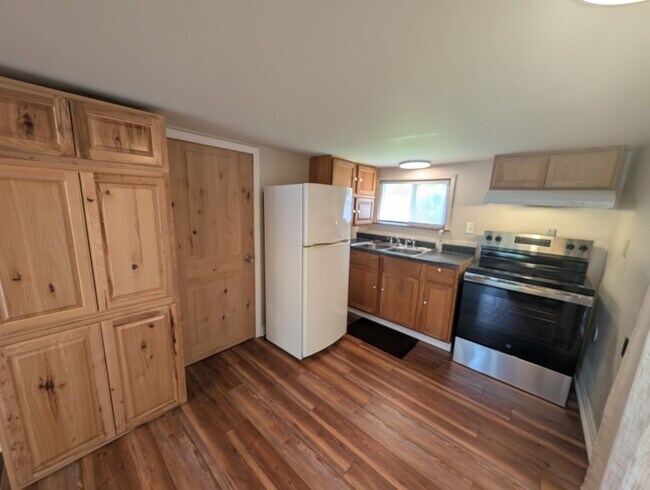 Building Photo - Adorable ADU w/ Fenced Yard in the Heart of Port Orchard - Available NOW!