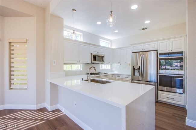 Building Photo - 2660 Crown Ridge Dr