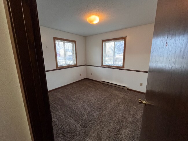 Building Photo - 164 Viking Cir