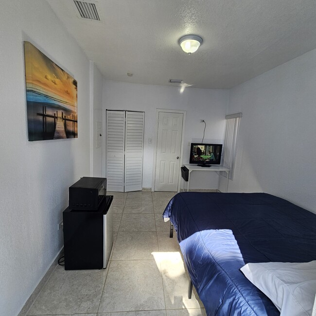 Building Photo - 540 Minola Dr