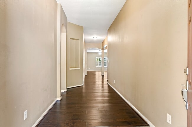 Building Photo - 8618 E Highlands Crossing