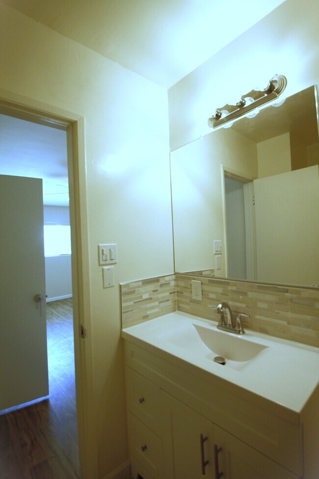 Foto del edificio - 7125 Hawthorn Ave