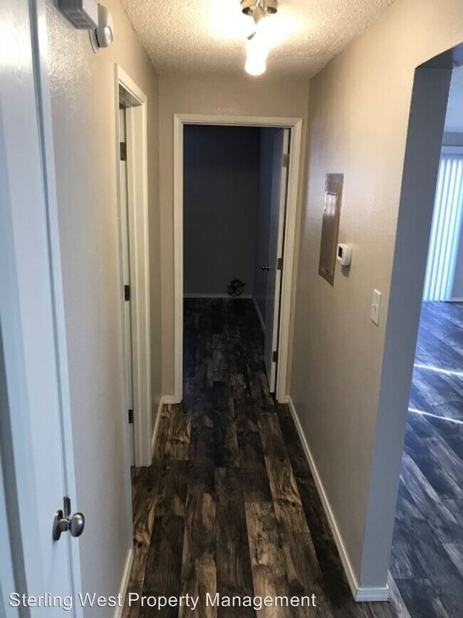 Building Photo - 901 Saling Ave