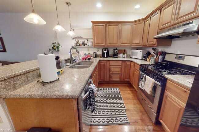 Building Photo - 2 br, 1 bath Duplex - 1629 GERMANTOWN AVE ...