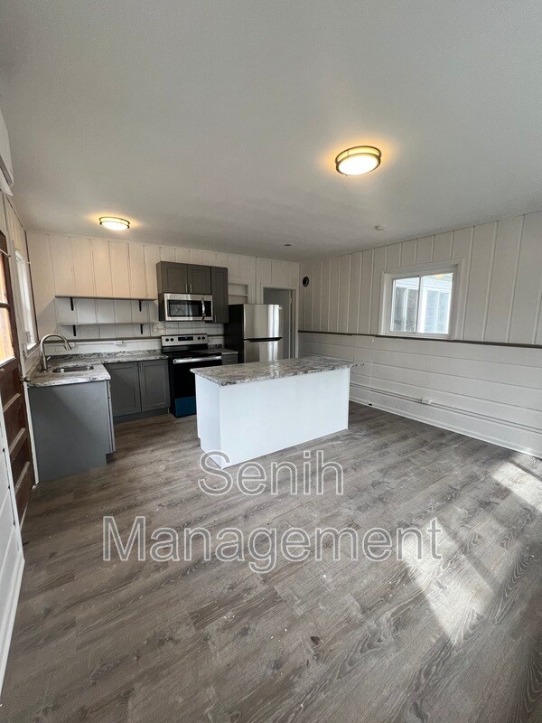 1651 Playstead St, West Bloomfield Township, MI 48324 House Rental in