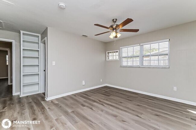 Building Photo - 1545 76TH AVE N, St Petersburg, FL 33702
