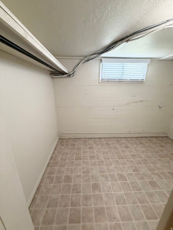 Building Photo - 4910 S 900 E