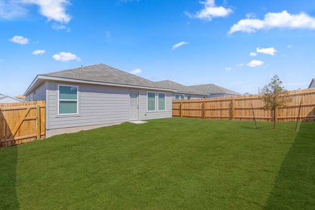 Building Photo - MOVE IN READY 4 BD | 2 BA | 2 CAR GARAGE B...